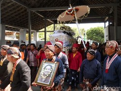 KRAy Nindyokirono Dimakamkan di Samping Sultan HB IX