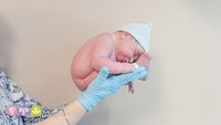 Menggemaskan! Foto Pose-pose Bayi yang Diambil Beberapa Detik Setelah Lahir