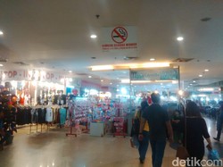 Ada Pasar Batu Akik, Pengunjung Keluhkan Bau Asap Rokok di Mal Seasons City