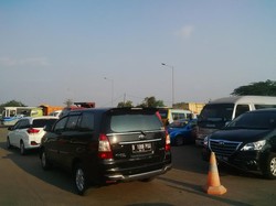 Taksi-Ojek Online Marak Karena Pemerintah Gagal Sediakan Transportasi Publik