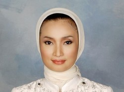 Lucy Kurniasari, Sang Penantang Risma di Pilkada Surabaya Jatuh Sakit