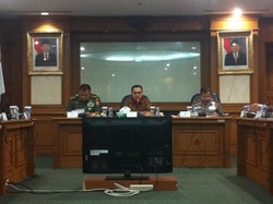 Menteri ESDM, Kapolri, dan Panglima TNI Rapat Penanganan Bencana Asap