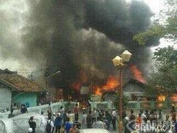 Warung Kelontong di Duren Sawit Ikut Terbakar, Penyebabnya Korsleting Listrik