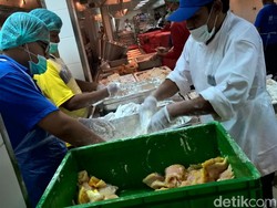 Melihat Perusahaan Katering Makkah Meramu Menu di Pagi Hari