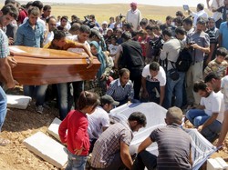 Balita Imigran yang Terdampar di Pantai Dimakamkan di Suriah