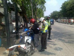 Polisi Tegas, Para Pemotor Lawan Arus di Sejumlah Jalan di Jakarta Tak Berkutik