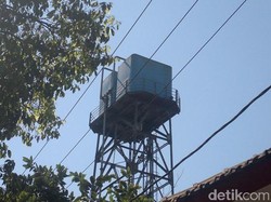 Pemuda ini Ancam Loncat dari Tower Tandon Air Setinggi 60 Meter, Mengapa?