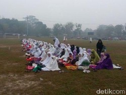 Warga Salat Istisqa, Minta Hujan Agar Asap Hilang dari Pekanbaru