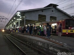 Ada Gangguan di Cilebut, Penumpang Stasiun Bogor Membludak
