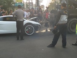 Ini Identitas Pengemudi Lamborghini Penabrak Pemotor