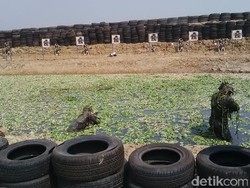 Desing Peluru dan Letusan TNT Sambut Menhan di Markas Yon Taifib 2 di Marunda