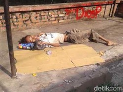 Diduga Sakit, Pria Bertubuh Kurus ini Meninggal di Trotoar di Ciputat