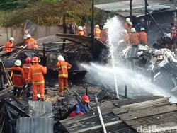 Cerita Pemulung di Semanggi Korban Kebakaran: Hanya TV dan Baju yang Selamat