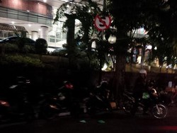Abang Go-Jek dan GrabBike, Tolong Jangan Pada Ngetem di Pinggir Jalan