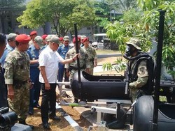 Kunjungi Kopaska, Menhan Ryamizard Janji Tambah Alutsista