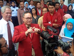 Siang ini, Zulkifli Hasan Antar Rasio-Lucy Daftar ke KPU Surabaya