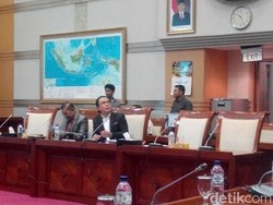 Pimpin Rapat Komisi I DPR-Menlu, Tantowi Sampaikan Salam dari Donald Trump