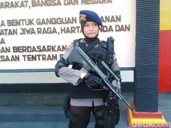 Ini Dia, Anggota Brimob Cantik Berhijab yang Mantan Model dan Jago Nembak