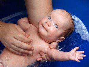 Jangan Salah Ya Bunda, Rambut Bayi pun Bisa Bau Lho Jangan Salah Ya Bunda, Rambut Bayi pun Bisa Bau Lho