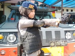 Cerita Si Cantik Bripda Adri, Istiqomah Berhijab Meski Harus Menenteng Senjata