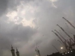 Saat Badai Pasir di Masjidil Haram, Awan Gelap Menaungi Baitullah