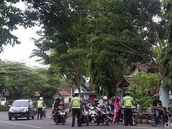Pemotor Lain Beri Info, Pemotor yang Lawan Arus di Lenteng Agung Balik Kanan