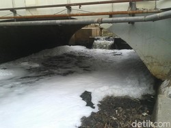 Buih Putih di Sungai di Bintaro Ternyata Ada Sejak Lama, Banyak Warga Cuek