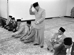 Soekarno Melawan Takhayul Akik dan Piring Retak