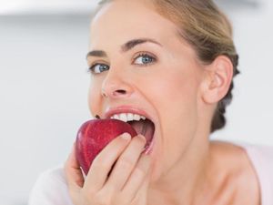 Manfaat Apel untuk Tubuh, Benarkah An Apple A Day Keeps The Doctor Away? Manfaat Apel untuk Tubuh, Benarkah An Apple A Day Keeps The Doctor Away?