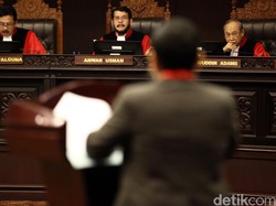 Inkonsistensi MK, Izin Presiden Periksa Pejabat Negara Dihidupkan Lagi