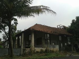 Kisah Karangan Bunga di Rumah Mak Lampir Nyonya Belanda