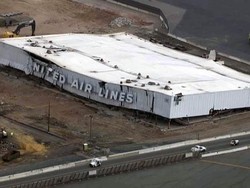 Hanggar di Bandara New Jersey AS Tiba-tiba Roboh, 4 Orang Luka