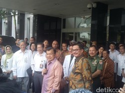 Terlihat Bugar Wapres JK Keluar dari RSCM: Selamat Pagi Semua