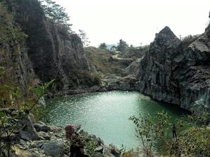 Danau Batu Bacan & 8 Destinasi Seru untuk Libur Lebaran di Sukabumi