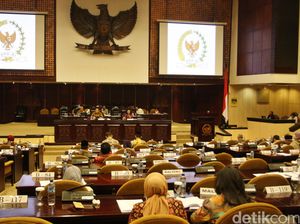 OSO Buka Masa Sidang DPD, Paripurna Banjir Interupsi