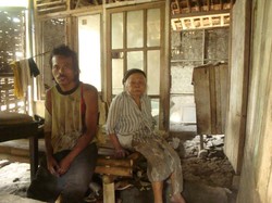 Ayo Dibantu, Kisah Nenek yang Rawat 2 Anaknya yang Alami Keterbelakangan Mental