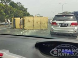 Truk Terbalik di Tol Cibubur, Macet 9 KM dari Arah Cililitan