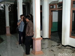 Dipicu Dugaan Kasus Pencabulan, Majelis Talim di Sukabumi Dirusak Massa
