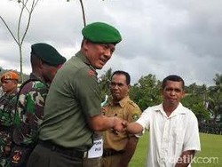 Bantu Sumbang Bibit, Mayjen Doni Ajak Masyarakat Ambon Berdayakan Tanaman