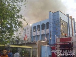 Kebakaran di Kelapa Gading Timur, 8 Mobil Damkar Dikerahkan