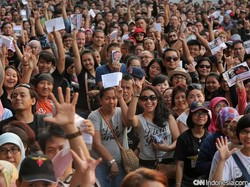 Lupakan Gonjang Ganjing Ekonomi, Begini Keriuhan Konser Bon Jovi