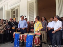 Hei Pengantin, Boleh Foto Pre-Wedding Gratis di Balai Kota Loh!