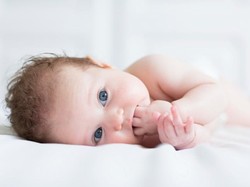 Mengatasi Bayi Rewel karena Tumbuh Gigi