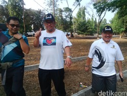 Berkaos dan Celana Training, Aher Hadiri Acara Senam Pagi PKS di Cibubur