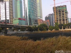 Kebakaran di Lahan Kosong Mega Kuningan Padam, Penyebabnya Percikan Api Las Reklame