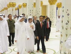 Presiden Jokowi Terpukau dengan Masjid Agung Sheikh Zayed di Abu Dhabi