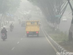 Sewot Sumsel Disebut Penyumbang Asap Terbesar, Ini Pembelaan Alex Noerdin