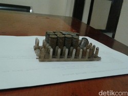 Lagi Bersihkan Got di Pasar Minggu, Tukang Sampah Temukan 14 Peluru Aktif