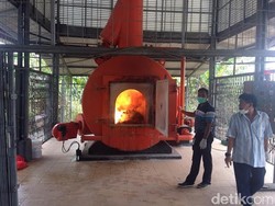 Polisi Musnahkan 1,5 Ton Ayam Berformalin di Tangerang