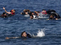 Perahu Angkut Migran Asal Iran Terbalik Saat Hendak Menuju Inggris